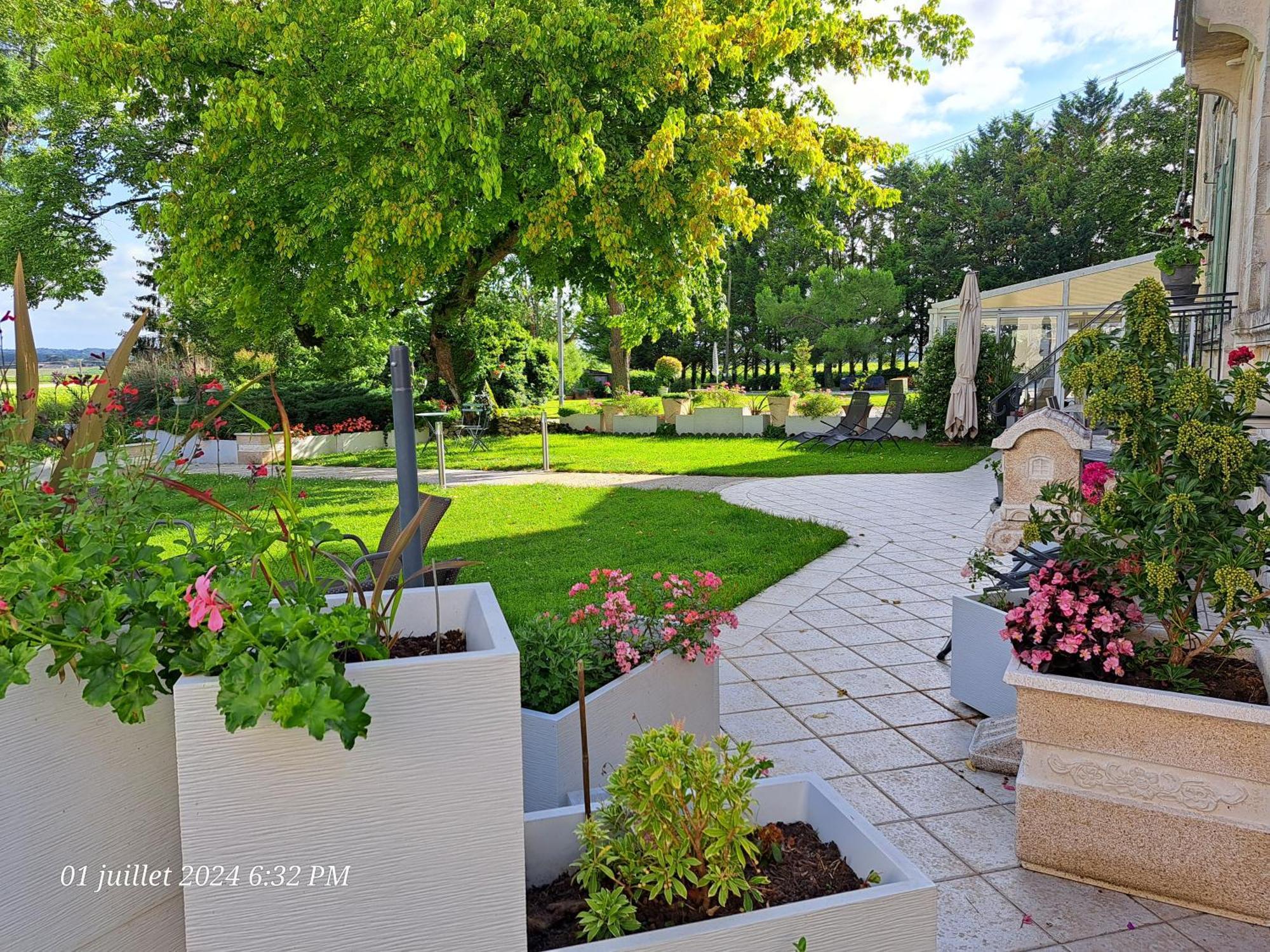 La Metairie Au Milieu Des Vignes Apartment Reaux Exterior photo